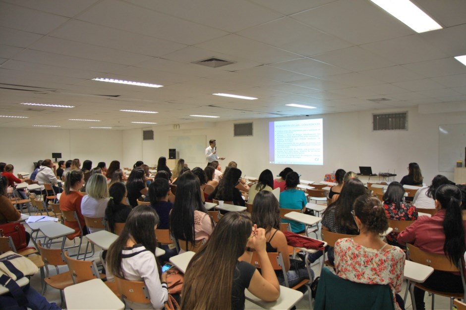 Estagiários da Educação participam de integração e Seminário em Educação Especial