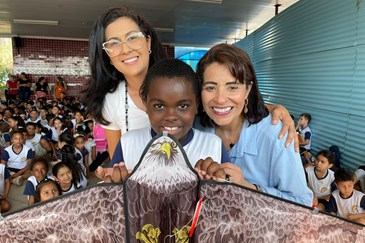 Alfabéticos ganham festa na escola ao aprender a ler e escrever - Emefi Rosa Tomita