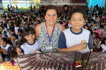 Alfabéticos ganham festa na escola ao aprender a ler e escrever - Emefi Rosa Tomita