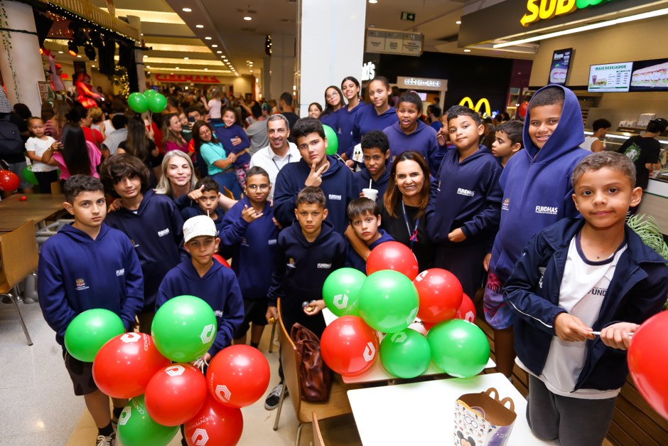 Alunos da Fundhas visitam decorações natalinas em Shopping-Fotos:Adenir Britto/PMSJC 01/11