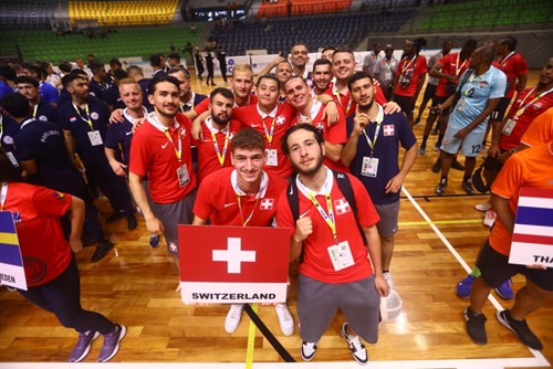 Ele treina a seleção brasileira de futsal Down e hoje é campeão mundial -  17/05/2021 - UOL ECOA