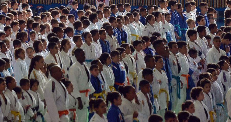Imagens de judocas e caratecas de São José dos Campos.