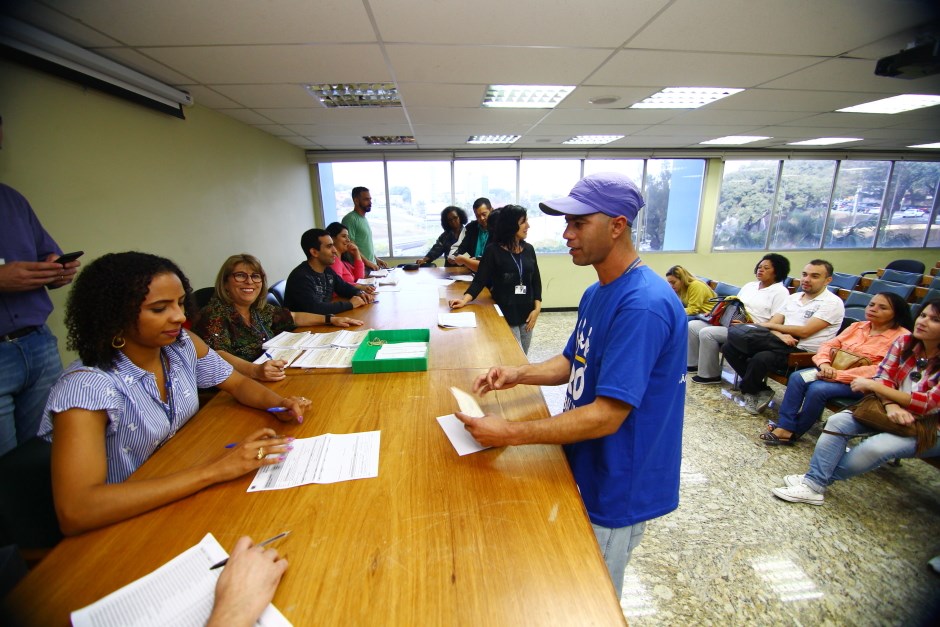 Primeiros pagamentos aos bolsistas do Pró-Trabalho. Foto: Claudio Vieira/PMSJC. 20-07-2018