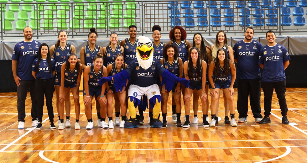 Apresentação do novo uniforme da equipe Pontz São José Basketball feminino, realizada no Teatrão.