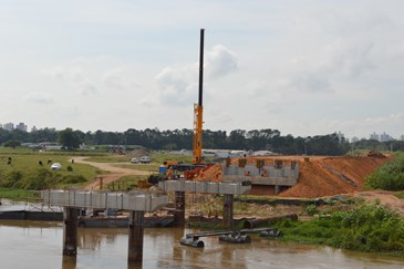 Obras da Via Jaguari evoluem em preparação para lançamento das vigas da ponte
