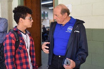 Fotos da visita do ex-engenheiro da NASA, Gabe Gabrielle