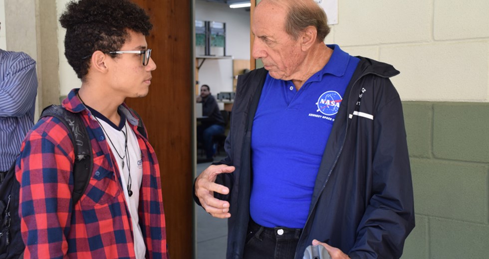 Fotos da visita do ex-engenheiro da NASA, Gabe Gabrielle
