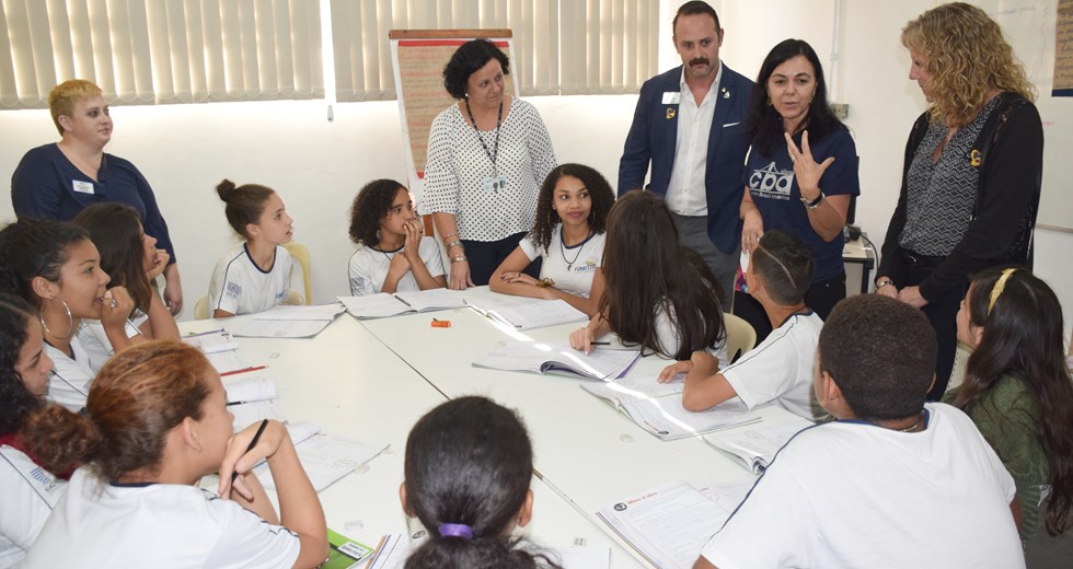 Crianças e adolescentes aprendem disciplina com jogo de damas - Prefeitura  de São José dos Campos