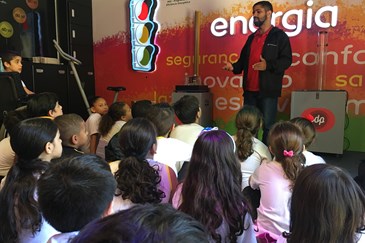 A iniciativa tem o objetivo de ensinar de forma lúdica e divertida estudantes da educação básica de ensino conceitos sobre a utilização segura e eficiente da eletricidade