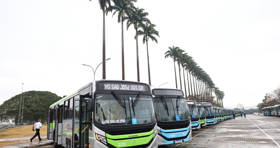 Coletiva de apresentação dos novos ônibus da frota da cidade. Foto: Claudio Vieira/PMSJC 25-07-2025   