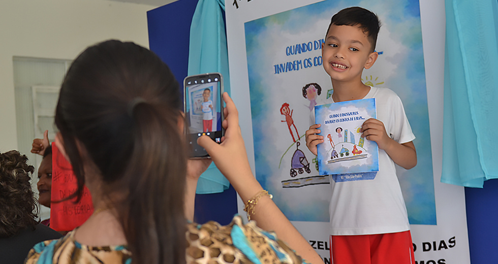 lancamento-livro-emei-zeli-de-toledo-dias-16-10-2019-lucas-cabral-11.jpg