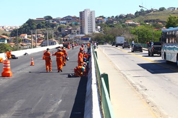 Ponte Maria Peregrina - finalizando as obras. Foto: Claudio Vieira/PMSJC. 30-08-2018 