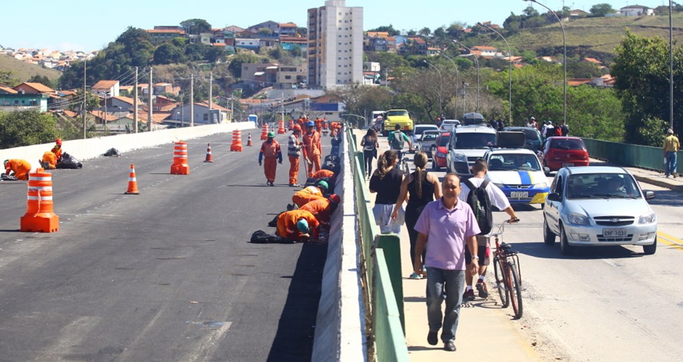Ponte Maria Peregrina - finalizando as obras. Foto: Claudio Vieira/PMSJC. 30-08-2018 