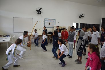 Crianças e adolescentes da Fundhas participam de oficinas de capoeira