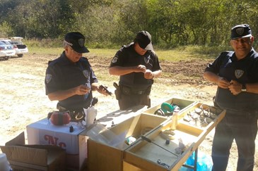 Guardas municipais são treinados durante 80 horas por ano para o uso de armas de fogo