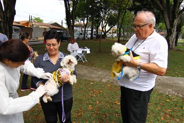 Vacinação antirrábica de cães e gatos na Praça Primavera no bairro Jardim Motorama região Leste. Foto: Claudio Vieira/PMSJC. 15-09-2018