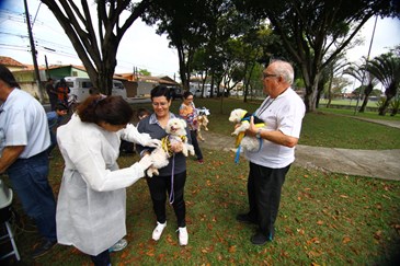 Vacinação antirrábica de cães e gatos na Praça Primavera no bairro Jardim Motorama região Leste. Foto: Claudio Vieira/PMSJC. 15-09-2018