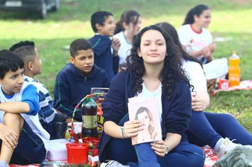 Piquenique literário com alunos da  EMEF Antônio Palma Sobrinho na região leste. Foto: Claudio Vieira/PMSJC. 19-09-2018