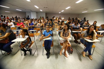Educadores participam de curso sobre uso de livro digital em sala. Foto: Claudio Vieira/PMSJC. 27-09-2018