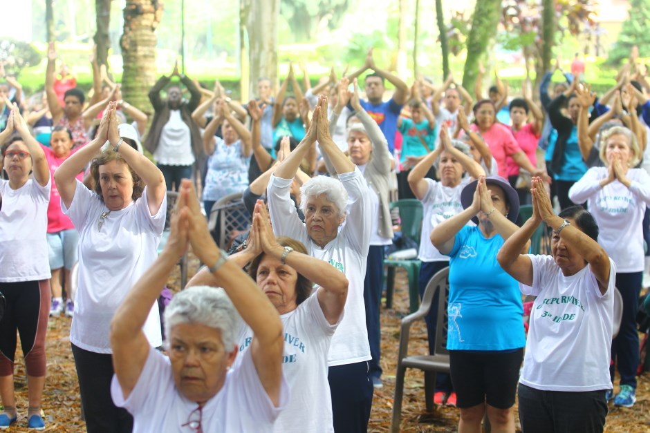 Ação da Saúde voltada aos idosos no Parque Vicentina Aranha. Foto: Claudio Vieira/PMSJC. 02-10-2018