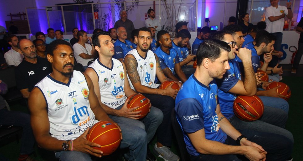Apresentação do Novo Uniforme da Equipe do São José Basketball. Foto: Claudio Vieira/PMSJC. 10-10-2018