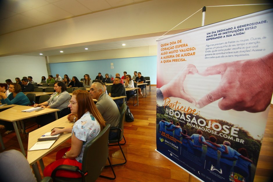 Dia de Doar - Reunião com as entidades no CEFE. Foto: Claudio Vieira/PMSJC. 17-10-2018