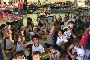 Atividades lúdicas e muitas brincadeiras, animam a semana dos alunos de 1º ao 5º ano da EMEF Jacyra Vieira Baracho, localizada no Jardim Veneza, região sul da cidade