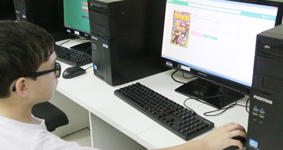 A tecnologia disponibilizada pela Prefeitura de São José dos Campos, por meio da Secretaria de Educação e Cidadania, oferece gratuitamente mais de 12 mil livros para cerca de 42 mil alunos do ensino fundamental