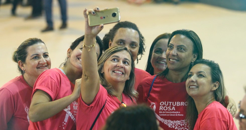 Aulas de “Ritmos Rosa” em comemoração ao Outubro Rosa no Centro da Juventude e no Parque Vicentina Aranha. Foto: Claudio Vieira/PMSJC. 30-10-2018
