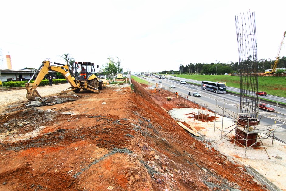 Construção do Viaduto Cambuí sobre a Via Dutra. Foto: Claudio Vieira/PMSJC. 05-11-2018