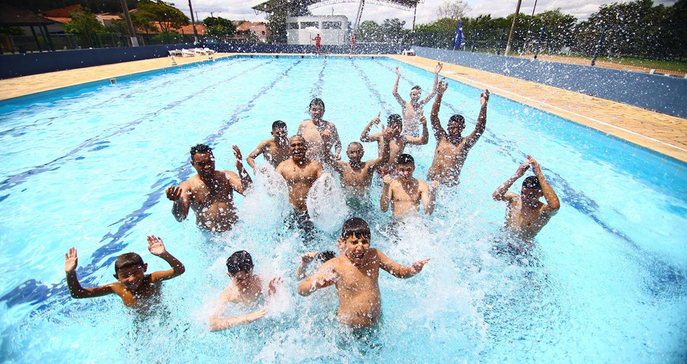 Projeto verão é opção garantida de diversão nas piscinas da Prefeitura