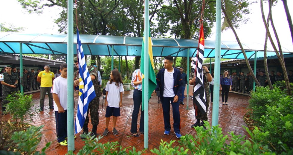 Solenidade Dia da Bandeira na EMEF Waldemar Ramos no bairro Vista Verde. Foto: Claudio Vieira/PMSJC. 19-11-2018