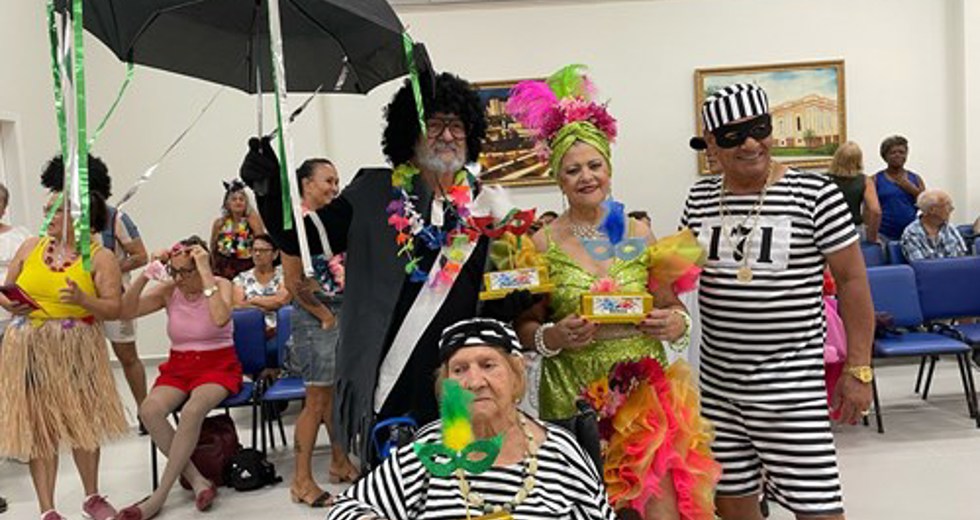 Concurso de fantasias de Carnaval na Casa do Idoso Centro