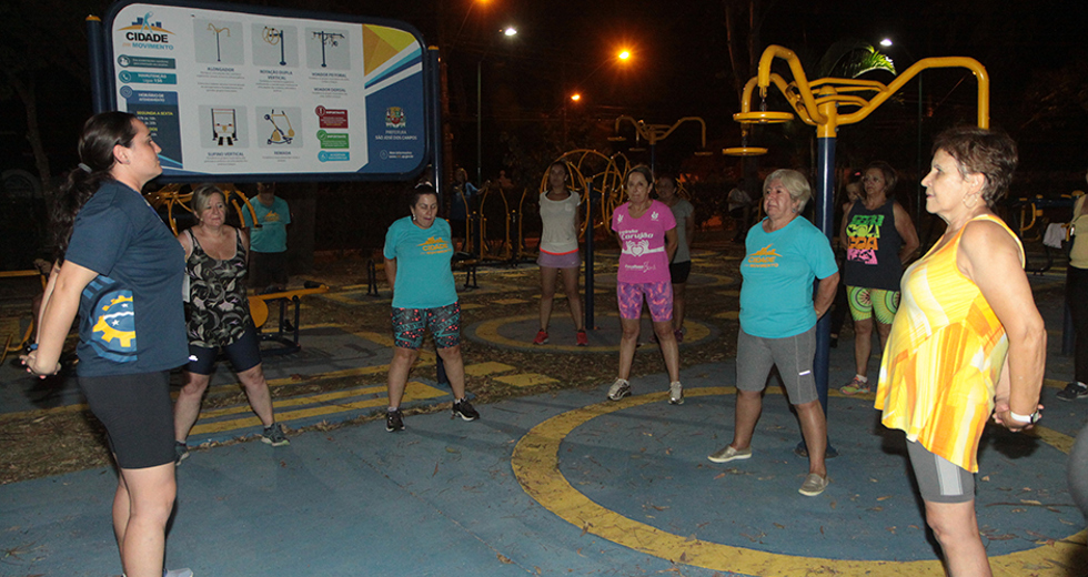 aula-noturna-alongamento-academia-ao-ar-livre-cidade-jardim-04-11-2019-lucas-cabral-07.jpg