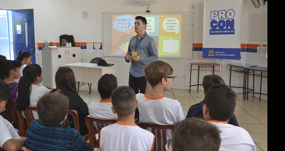 palestra-direito-basico-do-consumidor-emef-sebastiana-cobra-23-10-2019-lucas-cabral-19.jpg