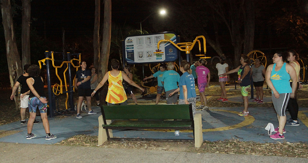 aula-noturna-alongamento-academia-ao-ar-livre-cidade-jardim-04-11-2019-lucas-cabral-14.jpg