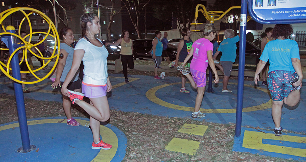 aula-noturna-alongamento-academia-ao-ar-livre-cidade-jardim-04-11-2019-lucas-cabral-19.jpg