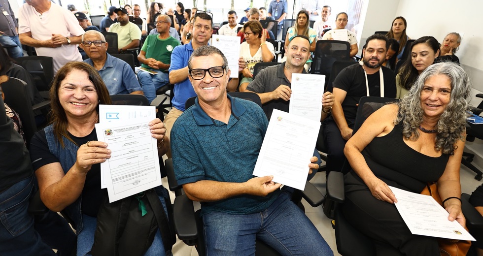 Prefeitura entrega nova etapa de alvarás a trailers