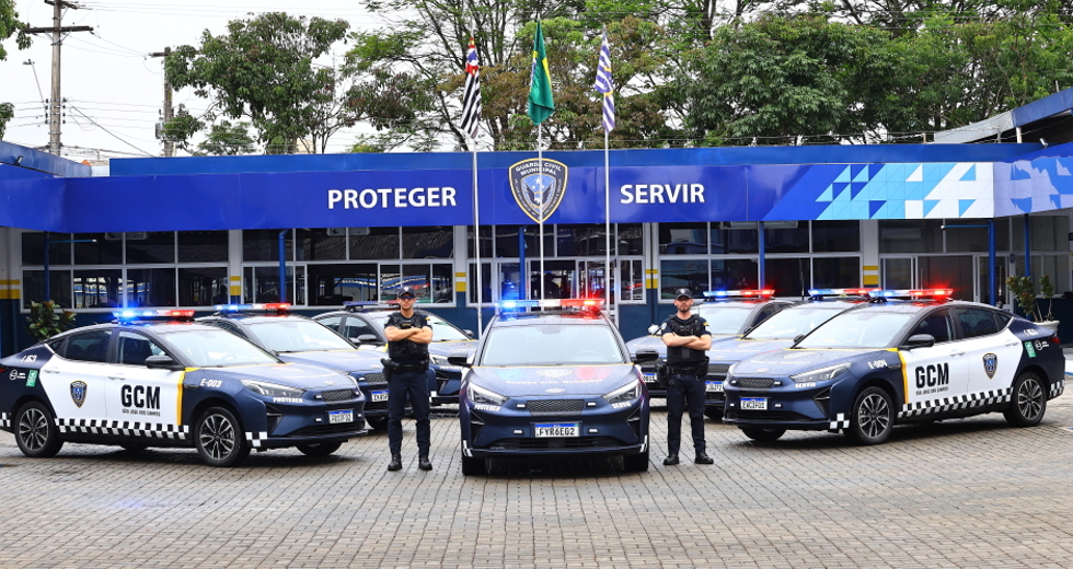 Novos veículos elétricos da frota da GCM. Foto: Claudio Vieira/PMSJC 31-10-2025