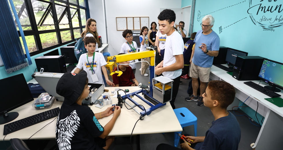 Projeto Sócios-Mirins visita o MIC. Foto: Claudio Vieira/PMSJC 05-11-2025 