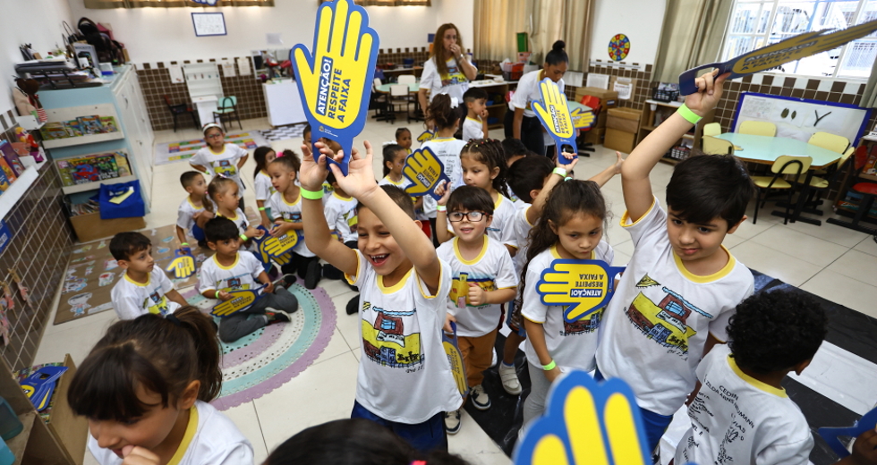 Ação Educamob da SEMOB no CEDIN Dra. Zilda Arns Neumann. Foto: Claudio Vieira/PMSJC 24-10-2025