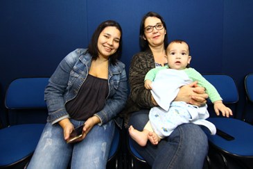 Enoe Dias, 49 anos, moradora do bairro Vila Paiva, com a fila Lívia Dias e o neto Rafael