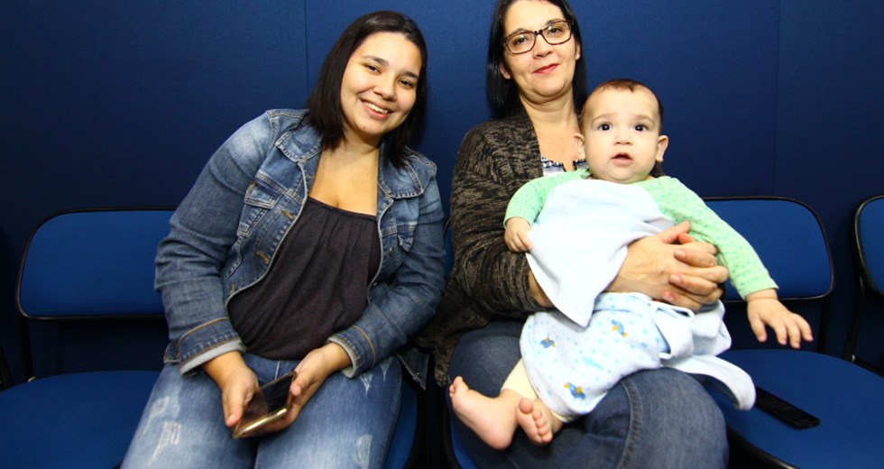 Enoe Dias, 49 anos, moradora do bairro Vila Paiva, com a fila Lívia Dias e o neto Rafael