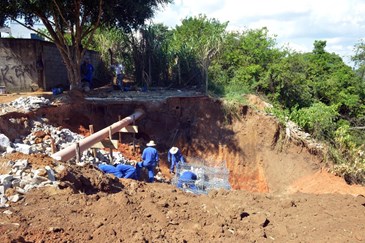 Manutenção de Aguas Pluviais Jardim Del Rey  13 12 2018