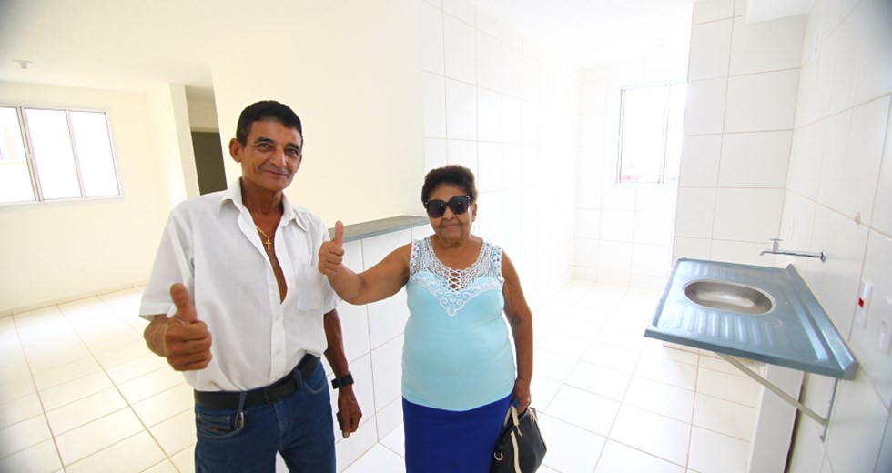 Moradores do Mirante do Limoeiro 1 e 2 recebem as chaves dos apartamentos. Foto: Claudio Vieira/PMSJC. 21-12-2018