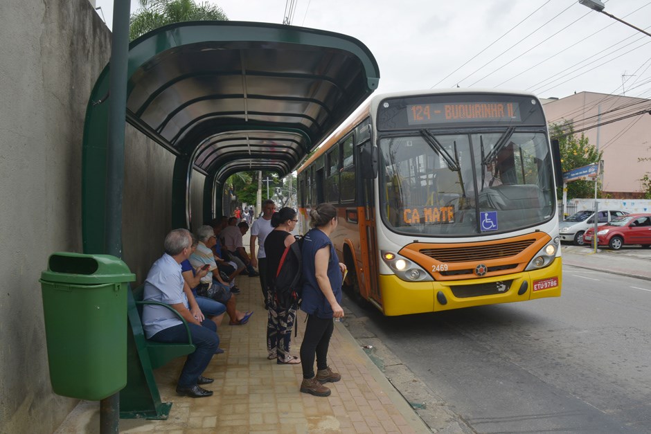 Ponto de ônibus na rua Francisco Raphael  25 01 2019