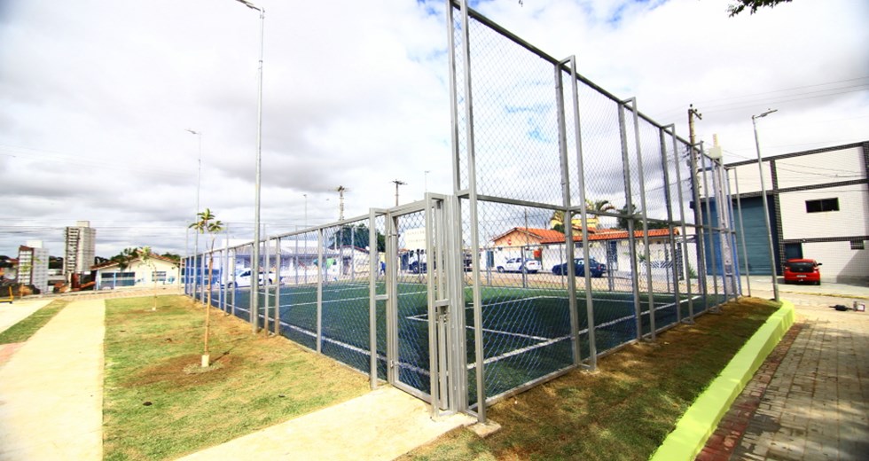 Implantação de área de lazer na rua Parnaíba, na Vila São Bento (região central), com ATI, playground e quadra. Foto: Claudio Vieira/PMSJC. 14-02-2019
