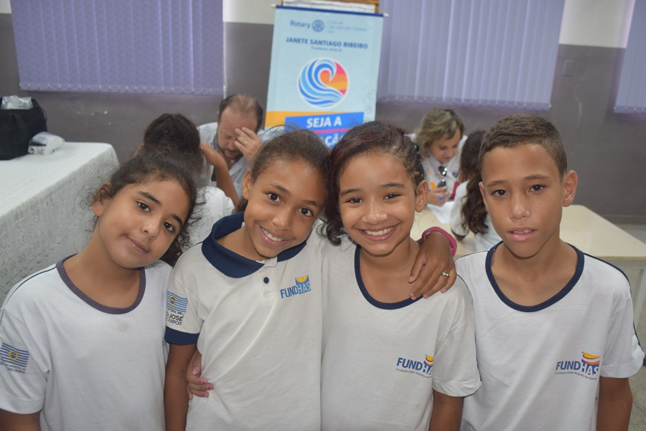 Crianças passam por triagem para consulta oftalmológica gratuita em parceria com Rotary