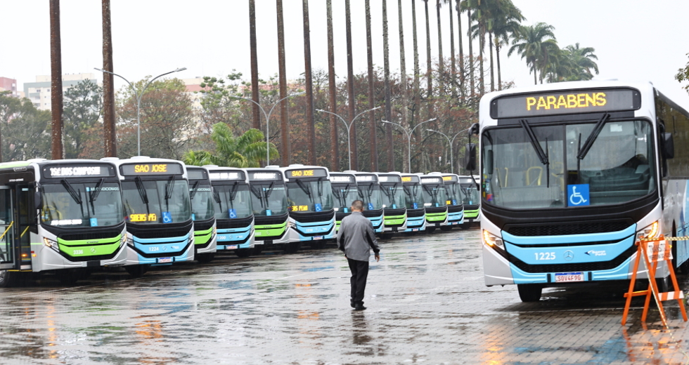 Coletiva de apresentação dos novos ônibus da frota da cidade. Foto: Claudio Vieira/PMSJC 25-07-2025   