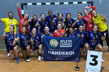hand-fem-bronze.jpg